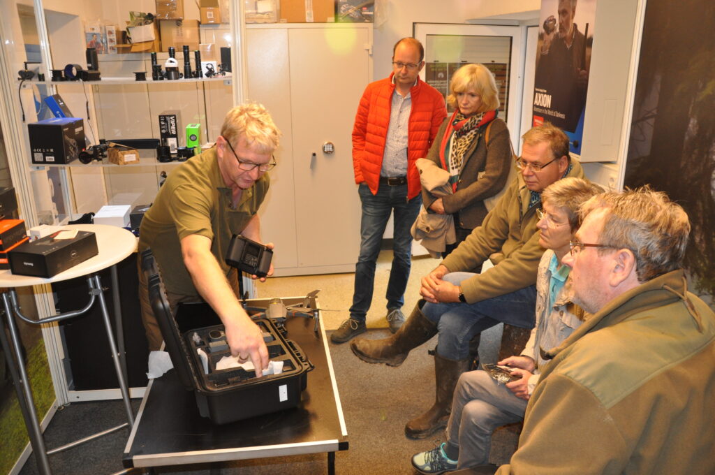 v.l.n.r. Michael Schwalbach, Stefan Heil, 1. Vorsitzende Astrid Schneider-Heil, 2. Vorsitzender Joerg Hartmann, Jutta und Karl Fuss, Foto: Matthias Bender