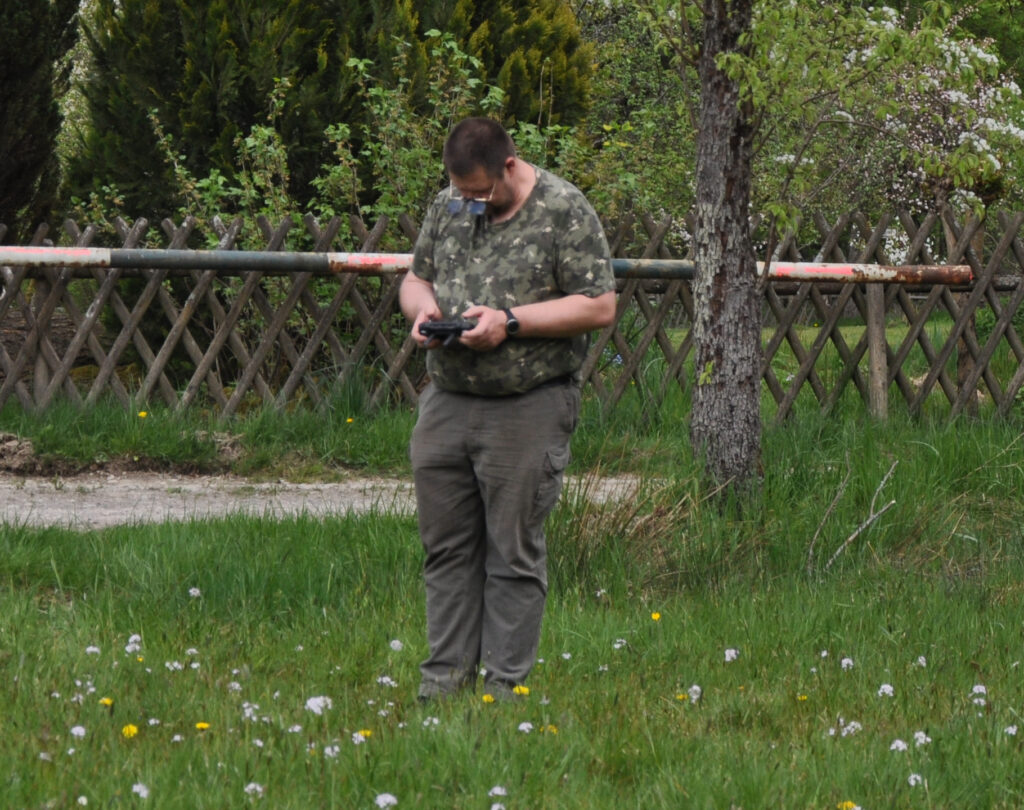 Patrick Figge bei Übungseinheiten mit der Drohne + Wäremebildkamera, Foto: Matthias Bender.