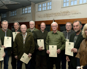 Die geehrten, v.l.n.r. Marco Christ, Wendelin A. Priller, Joachim Trost, Peter Mohr, Fred Reinhard, Ulrich Holler, Guenther Hausmann, Stefan Hohmann, Werner Pelster, 1. Vorsitzende Astrid Schneider-Heil, Foto: Karl-Heinz Burkhardt