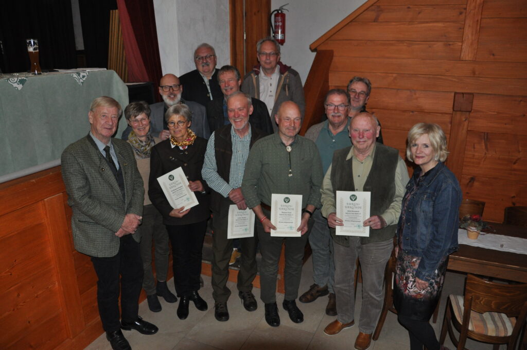 vl.n.r. Klaus Wolff, Jutta Fuß, x, Ute Bangert-Stangier, Peter Lohfink, Helmuth Rieger, Lothar Keidel, Christoph Pralle, Thomas Vieth, Stefan Hohmann, Karl Fuß, Adolf Bielefeld, 1. Vorsitzende Astrid Schneider-Heil, Foto: Matthias Bender