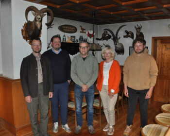 v.l.n.r.: Dr. Sebastian Kühn, Dominik Hüfner, Georg Käsmann, Astrid Schneider-Heil und Christopher Hüfner, Foto: Matthias Bender