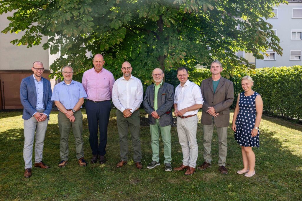 v.l.n.r.: Matthias Paschen-Hartmann, David Nöllenheidt (Sachkundiger Rotwild), dessen Stellvertreter Peter Neidhardt, Markus Hillenbrand (Kreisjagdberater Altkreis Hünfeld und Ulstergrund), Dr. Robert Behr (Kreisjagdberater Landkreis Fulda), Erster Kreisbeigeordneter Frederik Schmitt sowie Michael Wehner und Larissa Trabert von der Unteren Jagdbehörde des Landkreises, Foto: Sebastian Mannert