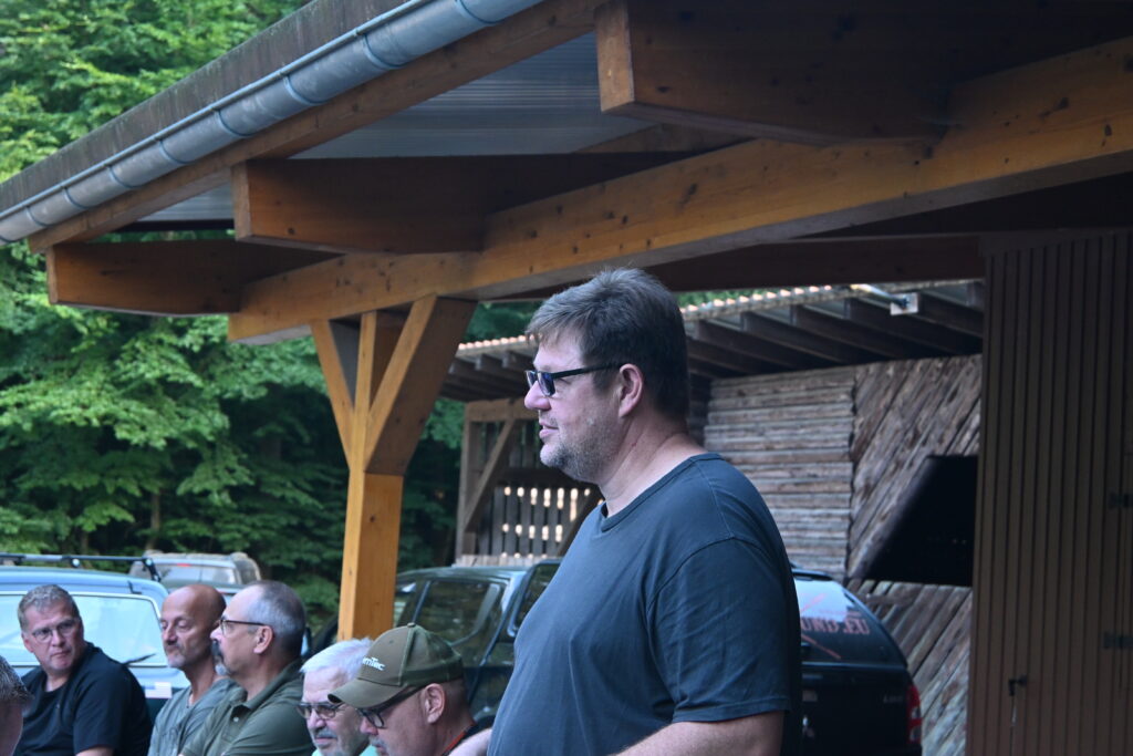 Lehrgangsleiter Patrick Figge führte durch den Termin und stand wie alle anderen Ausbilder für Fragen zur Verfügung. Foto: Matthias Bender